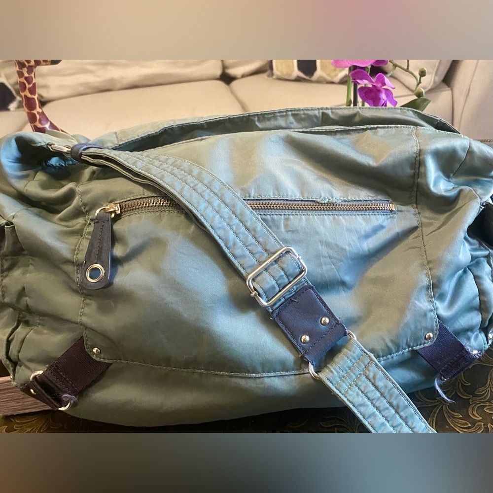 Gap | Weekender Bag • Nylon with Cloth Lining • EUC